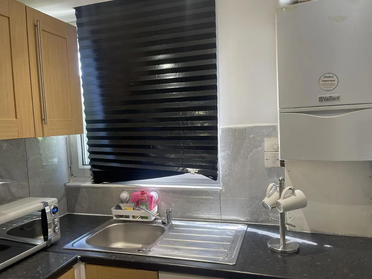 Comfy And Lovely 1-Bed Apartment In Лондон 0*,